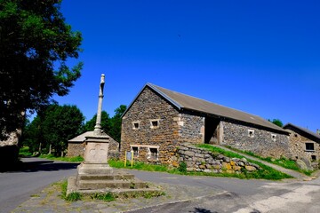 Fototapeta premium village rural de moudeyres haute loire france