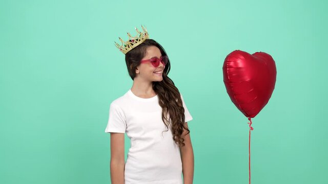 happy teen girl in sunglasses and queen crown felt confused after heart balloon flew, suddenness.