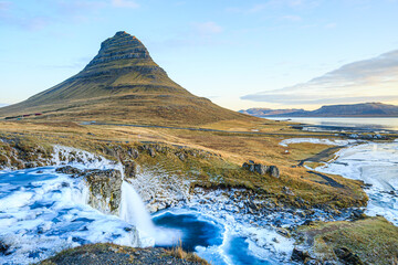 Morgenstimmung am Kirkjufell mit Wasserfall Kirkjufellsfoss, Sonnenaufgang, Snäfellsnes Halbinsel