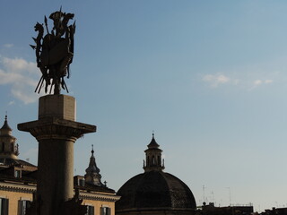 Fototapeta na wymiar Roma, Italia. Con sus innumerables monumentos.