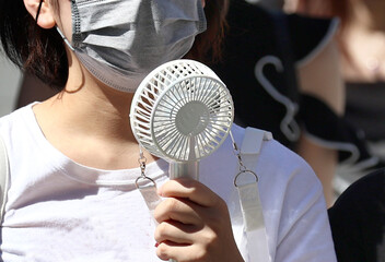 ハンディ扇風機