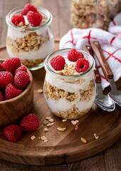 Granola Parfait With Yogurt and Raspberries
