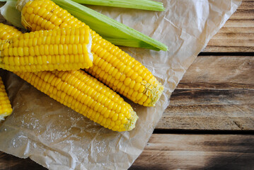 Boiled corn on the cob with salt.