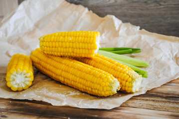 Boiled corn on the cob with salt.