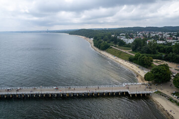 Molo w Orłowie, Gdynia, widok na morze Bałtyckie. pochmurny dzień - obrazy, fototapety, plakaty