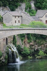 Fototapeta na wymiar Saint-Chely du Tarn dans les gorges du Tarn en Lozère France 