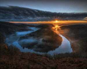 Sonnenaufgang an der Saarschleife im Saarland 