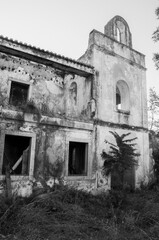 Fototapeta na wymiar Black and white landscape of an abandoned and ruined building in Portugal 