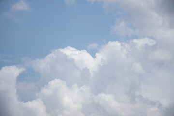파란하늘의 하얀 뭉게구름