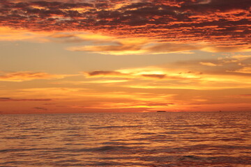 Obraz premium Sunset. Dramatic sunset sky with clouds. Dramatic sunset over the sea
