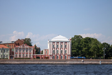 Naklejka premium the historic building of the twelve colleges in the classical style on the University embankment near the Neva River on a sunny summer day in Saint-Petersburg