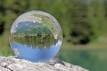 Elsigensee in Glaskugel, Alpen, Schweiz