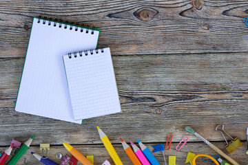 school supplies on the table © Evgenia Tiplyashina