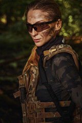 Obraz premium Female person on dangerous operation in forest