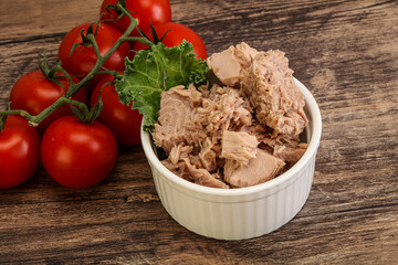 Canned tuna fillet in the bowl