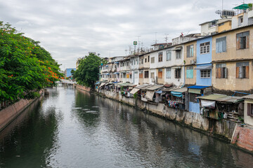 Fototapeta na wymiar canal country with old houses near the main canal. Bangkok, Thailand, Asia