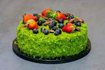 Mossy cake with wild berries