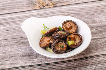 Marinated shiitake mushrooms with herbs