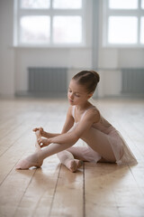 Girl wearing pointe shoes