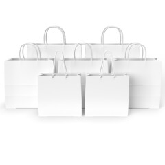 Bolsas de compras sobre fondo blanco