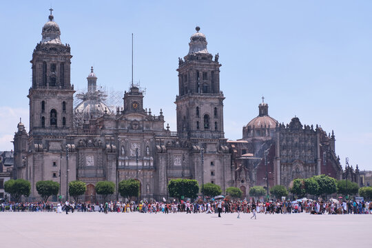 Fundación Solar de Tenochtitlan 2021 vista a Catedral en el zócalo de la Ciudad de México.