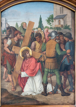 VIENNA, AUSTIRA - JUNI 17, 2021: The painting  fresco Simon of Cyrene helps Jesus carry the cross as part of Cross way stations in church Marienkirche by redemptorist Maximilian Schmalzl from end of 1