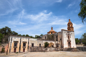 Fototapeta premium Old house and chapel of the ex hacienda Pozo del Carmen, Armadillo de los Infante, San Luis Potosi