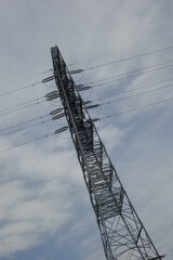 空間にそびえる、電力供給でお馴染みの高圧送電鉄塔