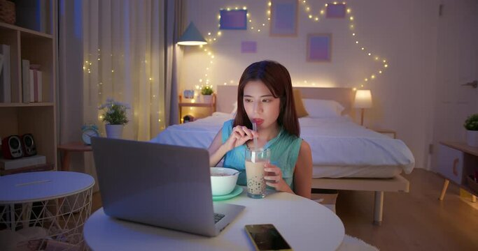 freelance woman work from home