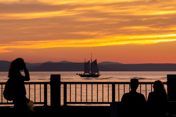 Fototapeta premium an image of a group of people at sunset
