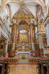 Fototapeta na wymiar VIENNA, AUSTIRA - JULI 5, 2021: The presbytery and main altar of broque church Franziskanerkirche by Andrea Pozzo (1707).