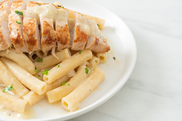 quadrotto penne pasta white creamy sauce with grilled chicken