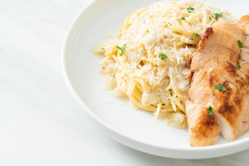 spaghetti white creamy sauce with grilled chicken