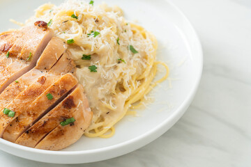 spaghetti white creamy sauce with grilled chicken