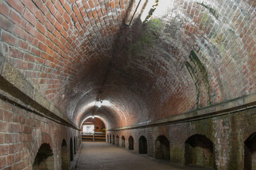 夜間の蹴上トンネル(ねじりまんぽ)