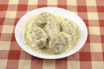 guisos_platos_carnes_medallones_queso_cenital. / stews_plates_meat_medallions_cenital_cheese.