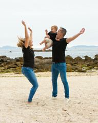 Queen Prince & King in the beach_13