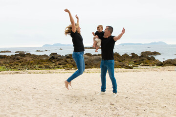 Queen Prince & King in the beach_12