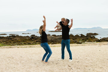 Queen Prince & King in the beach_11