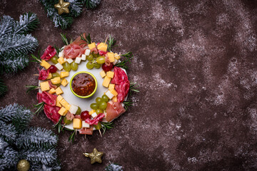 Appetizers in shape of Christmas wreath