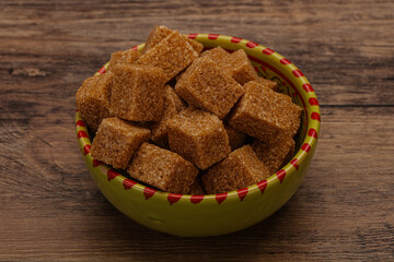 Cane sugar cubs in the bowl