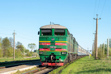 Obraz premium KHRYPLYN, UKRAINE - May 09, 2021. Locomotive 2TE10M-2421 in the Ivano-Frankivsk oblast.