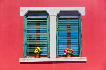 Fototapeta na wymiar Farbiges Haus auf der Insel Burano, Venedig, Italien