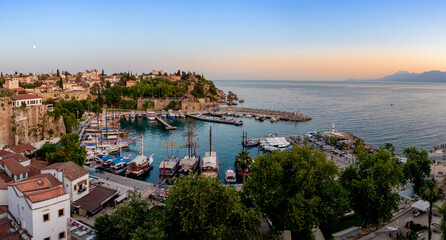 Obraz premium Ships in the old harbour in Antalya (Kaleici), Turkey. Old town of Antalya is a popular Tourist destination in Turkey. Travel background.