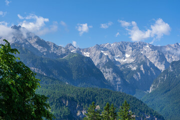 Fototapeta na wymiar View from the Eckbauer mountain over the Bavarian Alps near Garmisch-Partenkirchen 