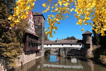 Pegnitz in Nürnberg - Herbstlaub Saisonansicht. © Tupungato