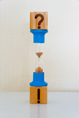 Cubes and hourglass - the question flows into the answer, answer comes over time.