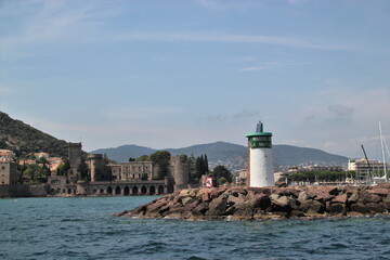 La corniche d'or sur les bords de la Méditerranée. © J G Dugenet