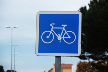 Panneau : piste cyclable.