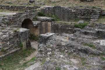 D&eacute;part du viaduc depuis Uz&egrave;s qui apportait l'eau jusqu'&agrave; la ville de N&icirc;me